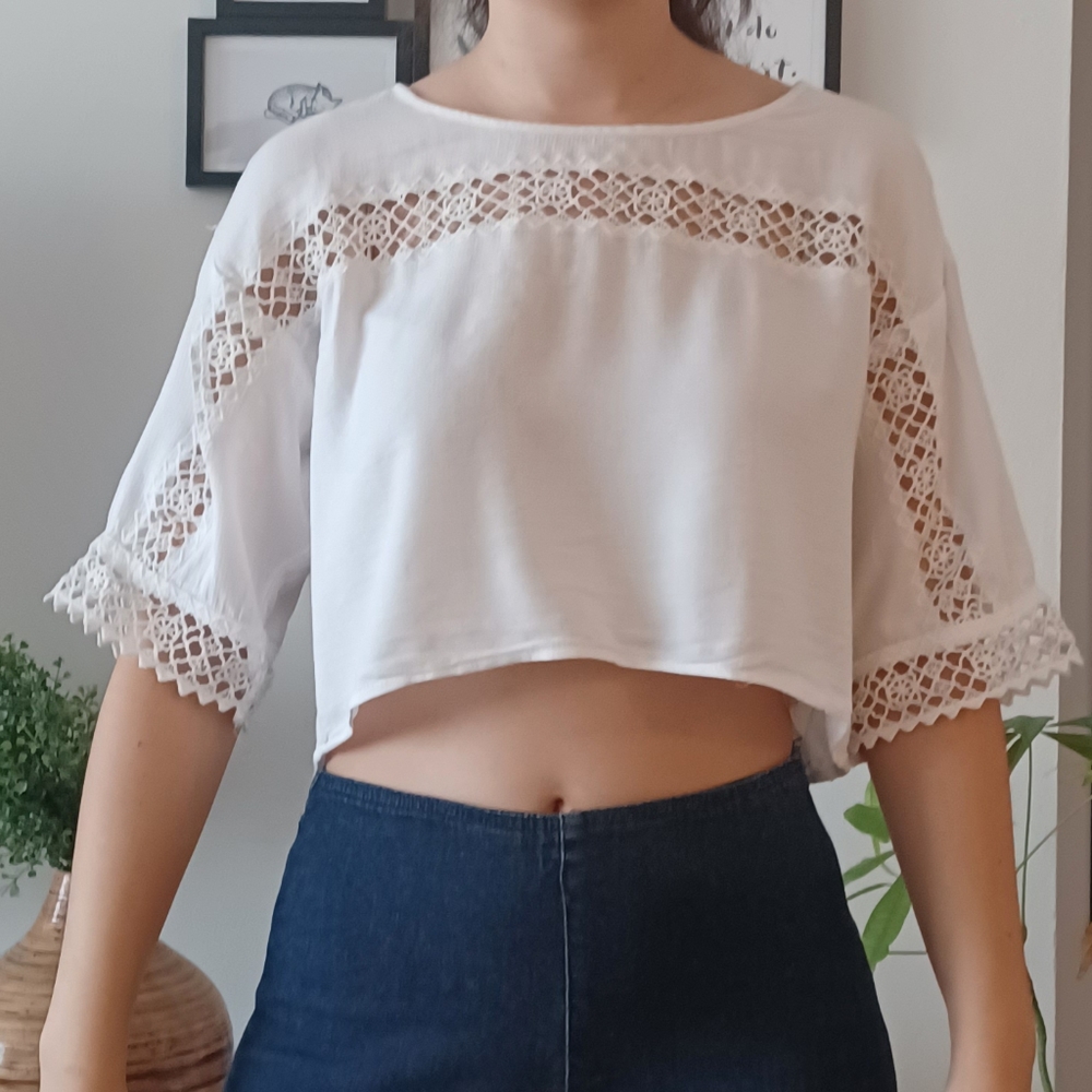 ⚡️SALE⚡️🌱Host Pick🌱White H&M Cropped Blouse with Crochet Detail